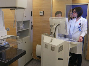 Popunjeni svi termini pregleda u mobilnom mamografu ispred RTS-a