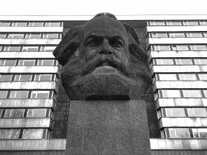 Социјалдемократија на издисају, хитно зовите Маркса