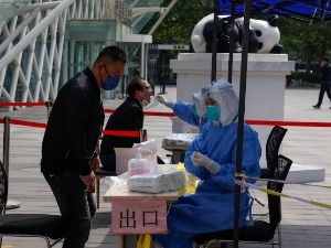 Шири се пандемија у Пекингу, пооштравају се антиковид мере