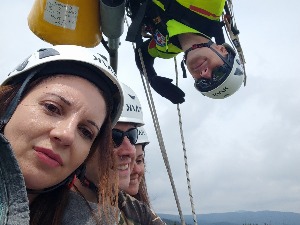 Заглављени на пет метара висине, спасиоци Горске службе у акцији