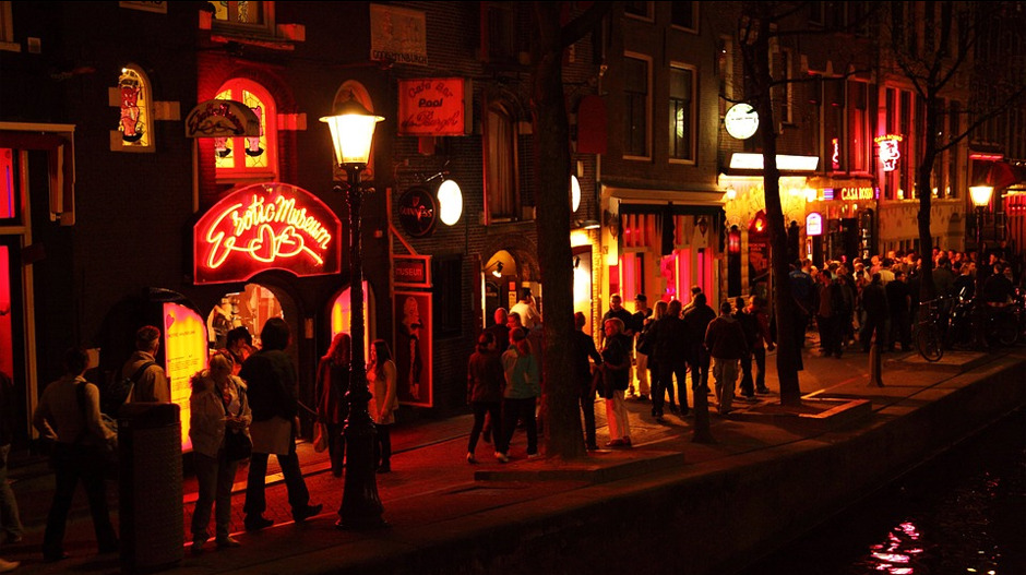 Тражи се локација за еротски центар у Амстердаму који ће да замени чувену улицу црвених фењера