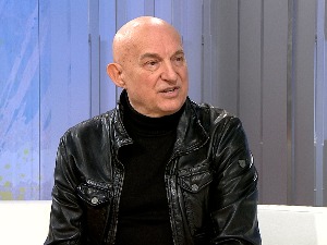 Новим албумом „Ха-ха-ха-ха“ Златко Манојловић даје коментар на пандемисјке године