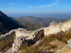Zamak Solotnik ili Jerinin grad od srednjeg veka čuva so i  „možda“ ćup sa dukatima