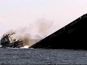 Бразилска морнарица потопила носач-авиона, хиљаде тона азбеста и отровних материја отишло у море