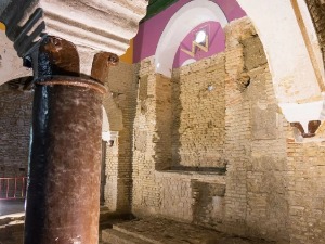 Синагога из 14. века откривена  у напуштеном бару у Шпанији