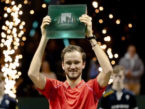  Данил Медведев освојио турнир у Ротердаму