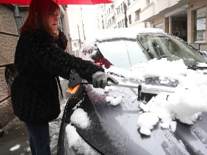U Leskovcu bila 22 stepena, dok je u Beogradu padao sneg, saobraćaj otežan zbog padavina