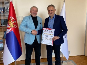 Ministar sporta Zoran Gajić dobio priznanje za doprinos razvoju dečijeg sporta