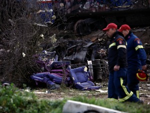 Spasilačke ekipe i dalje pretražuju vagone, nastavljen štrajk železničara u Grčkoj