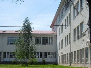 Incident u srednjoj školi u Smederevu – učenik i profesor se sukobili oko mobilnog telefona