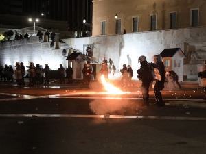 Bes i incidenti na ulicama Atine zbog železničke nesreće u Tempiju