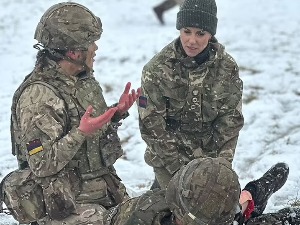 Џи-Ај-Џо Кејт – принцеза од Велса у униформи на војним вежбама